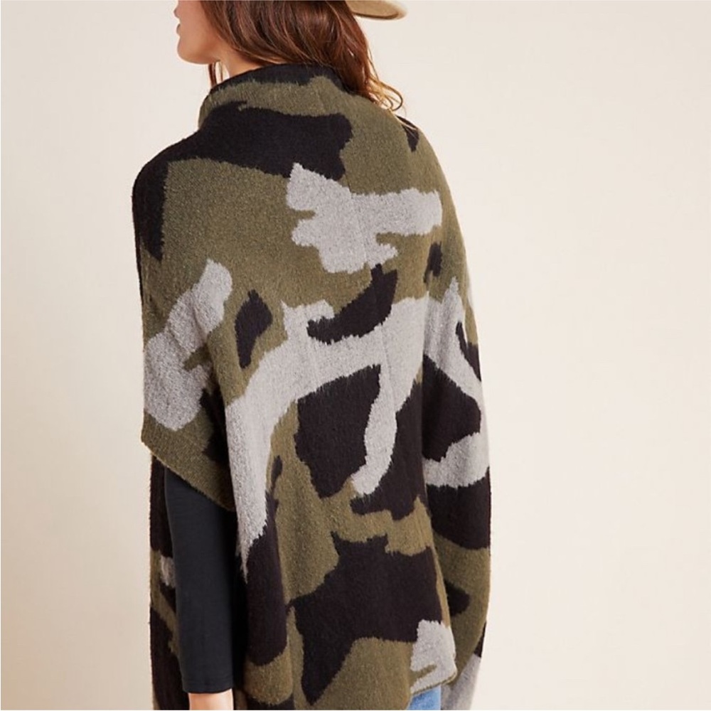 Anthropologie Moth Henrietta Camo Oversised Poncho - Picture 3 of 8